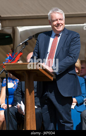 Llanelwedd, Powys, Regno Unito. Il 24 luglio, 2017. L'Rt Hon Carwyn Jones AM, primo ministro parla in apertura del Royal Welsh Show. Il Royal Welsh Agricultural Show è salutato come il più grande e più prestigioso evento del suo genere in Europa. In eccesso di 200.000 visitatori sono attesi questa settimana nel corso di questi quattro giorni di periodo di mostra. Il primo film era a Aberystwyth in 1904 ed ha attirato 442 voci di bestiame. Credito: Graham M. Lawrence/Alamy Live News Foto Stock