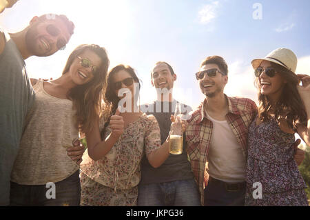 Una forte amicizia fra i giovani Foto Stock