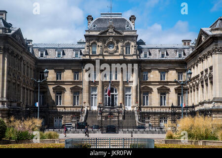 Una vista dell'esterno della Prefettura de Lille nel histoirc città di Lille in Francia. Foto Stock