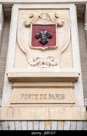 Close-up del Lille Stemma sulla Porte de Paris nella storica città di Lille in Francia. Foto Stock