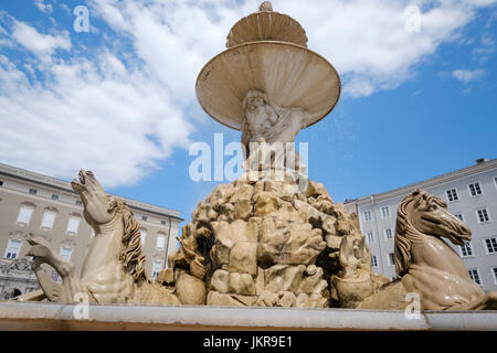 Residenzbrunnen sulla Residenzplatz, Salisburgo, Austria Foto Stock