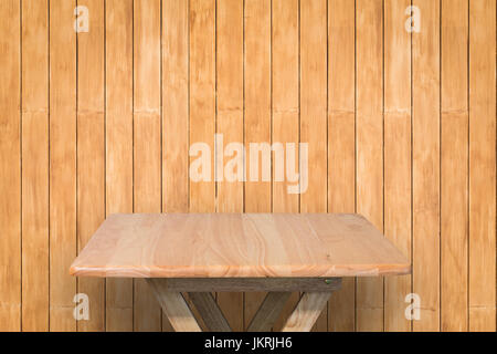 Tavolo in legno con pareti in legno sfondo Foto Stock