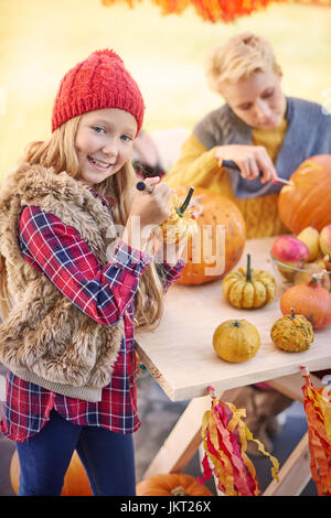 Questa è la sua parte preferita di Halloween Foto Stock