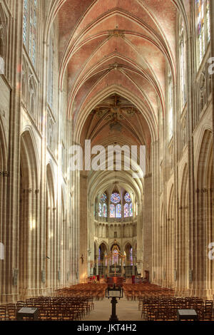 Francia, Yonne (89), Auxerre, la cathédrale Saint-Etienne, la nef // Francia, Yonne, Auxerre, la Cattedrale di St Etienne, la navata centrale Foto Stock