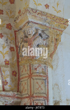 Francia, Cantal (15), Chastel-sur-Murat, la chapelle Saint-Antoinen chapiteau peint du choeur // Francia, Cantal, Chastel sur Murat, la cappella di St Antoi Foto Stock