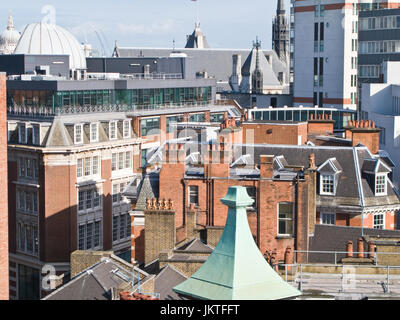 Edifici di Londra intorno a Holborn, principalmente London School of Economics and Political Science. Guardando verso Fleet Street e Chancery Lane Foto Stock