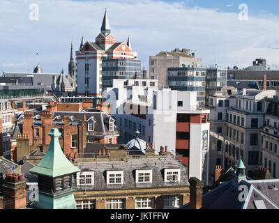 Edifici di Londra intorno a Holborn, principalmente London School of Economics and Political Science. Guardando verso Fleet Street e Chancery Lane Foto Stock