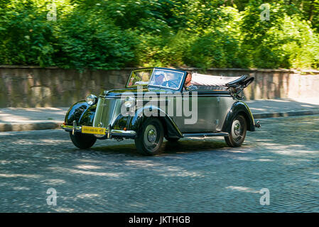 Lviv, Ucraina - 4 giugno 2017:vecchia auto retrò Wanderer W 23 assunzione di partecipazione in gara Leopolis grand prix 2017, Ucraina. Foto Stock