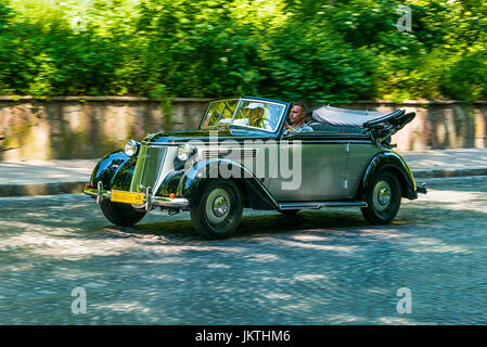 Lviv, Ucraina - 4 giugno 2017:vecchia auto retrò Wanderer W 23 assunzione di partecipazione in gara Leopolis grand prix 2017, Ucraina. Foto Stock