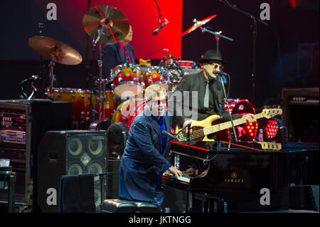 Sir Elton John in concerto in Opera Lesna in Sopot, Polonia. 9 luglio 2017 © Wojciech Strozyk / Alamy Stock Photo Foto Stock