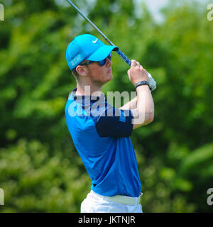 Junior bambino adolescente golfista giocando a golf Foto Stock