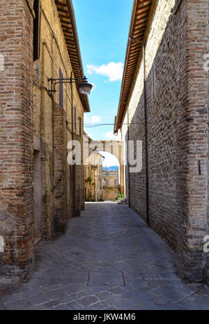 Bevagna (Umbria, Italia) - Un bellissimo e incantevole borgo medievale nel cuore della regione Umbria Foto Stock