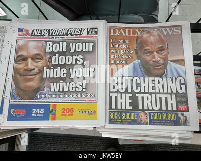 La notizia di New York tabloid venerdì luglio 21, 2017 relazione O.J. Simpson essendo concesso parole dopo 9 anni di carcere. (© Richard B. Levine) Foto Stock