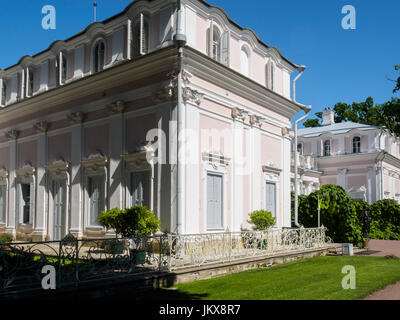 Saint Petersburg, Russia - 21 luglio 2017. Palazzo Cinese, 1762-1768. L'architetto Antonio Rinaldi. Il palazzo ed il parco ensemble "Oranienbaum', Lomono Foto Stock