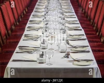 Queens College di Cambridge - il Collegio sala da pranzo preparato per una formale cena Foto Stock