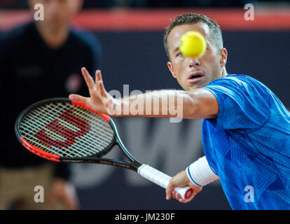 Amburgo, Germania. Xxv Luglio, 2017. Philipp KOHLSCHREIBER: risultati nei di Germania giocando contro Andrey Rublev della Russia nel primo round di uomini singoli presso il Tennis ATP-Tour Open di Germania ad Amburgo, Germania, 25 luglio 2017. Foto: Daniel Bockwoldt/dpa/Alamy Live News Foto Stock