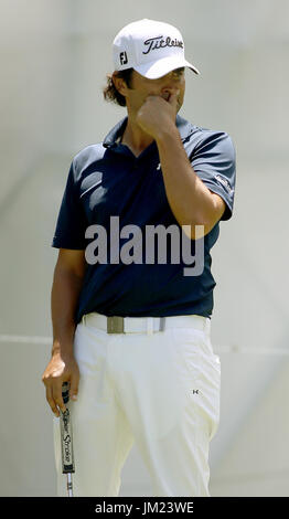 Luglio 14, 2017 - Silvis, Iowa, U.S. - Golfista Martin Flores di Dallas, TX., reagisce dopo manca il suo birdie putt sul nono foro, Venerdì, 14 luglio 2017, durante il secondo turno azione della John Deere Classic a TPC Deere Run in Silvis. Egli ha reso par per il foro. (Credito Immagine: © Giovanni Schultz/Quad-City volte via ZUMA filo) Foto Stock