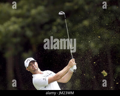 Luglio 14, 2017 - Silvis, Iowa, U.S. - Wesley Bryan hits sul sesto verde durante il secondo round del John Deere Classic in Silvis, Illinois Venerdì 14 Luglio, 2017. (Credito Immagine: © Jeff Cook.Quad-City volte/Quad-City volte via ZUMA filo) Foto Stock