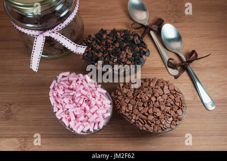 Pasqua uova di cioccolato ripiene con il brigadiere brasiliano Foto Stock