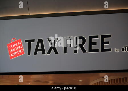 Aeroporto di Copenhagen, Danimarca - 15 Luglio 2017: tax free segno elettronico in aeroporto di close-up. Foto Stock