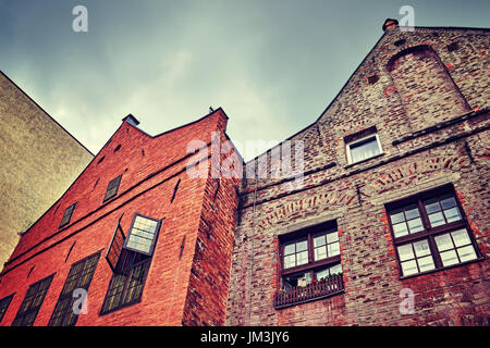 Vintage stilizzata in edifici di vecchia costruzione di facciate in Torun, Polonia. Foto Stock