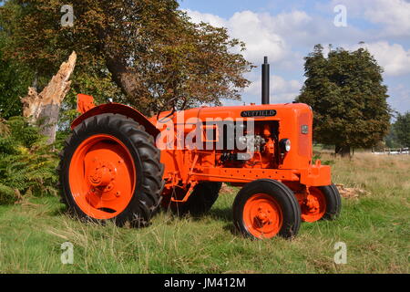 1959 Nuffield Universal DM4 trattore Foto Stock