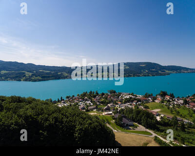 Vista di Attersee è il lago più grande della regione del Salzkammergut in stato austriaco Austria Superiore Foto Stock