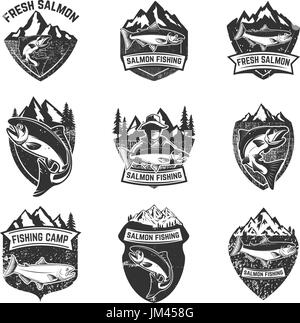 Set di grunge i badge con il salmone pesce. Gli elementi di design per il logo, l'etichetta, emblema, poster, t-shirt. Illustrazione Vettoriale. Illustrazione Vettoriale