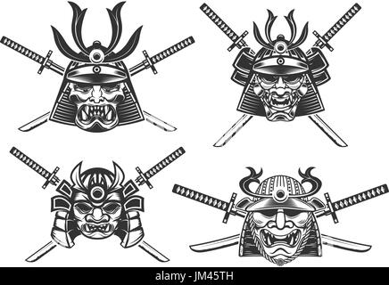 Set di samurai caschi con spade isolati su sfondo bianco. Gli elementi di design per il logo, l'etichetta, emblema, poster, t-shirt. Illustrazione Vettoriale. Illustrazione Vettoriale