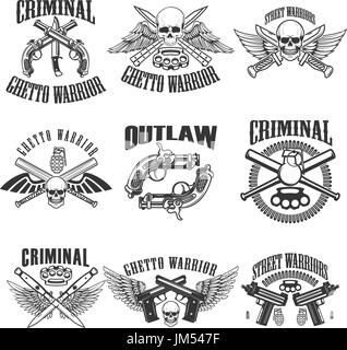 Set di fuorilegge, penale, guerriero di strada emblemi. Teschi con ali, pistole e spade. Gli elementi di design per il logo, l'etichetta, emblema, segno, poster, t-shirt. V Illustrazione Vettoriale