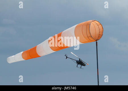 Manica a vento e elicottero Foto Stock