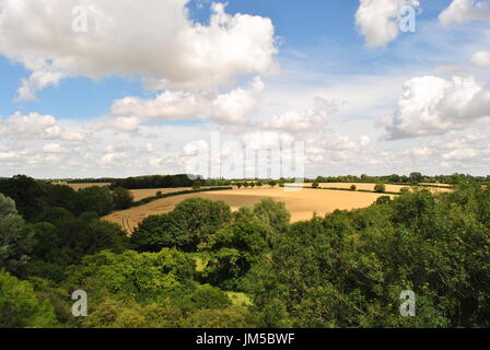 Vista del paesaggio, campi da pareti a Framlingham castle Foto Stock