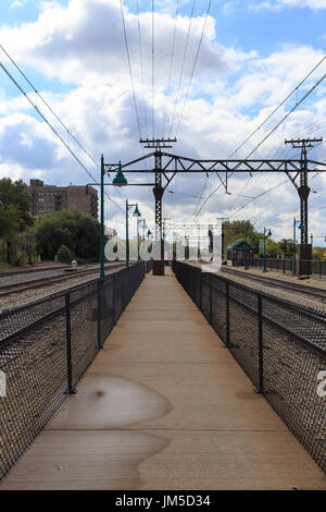 A 53rd Street Hyde Park Metra stazione in Chicago, IL, Stati Uniti d'America. Foto Stock