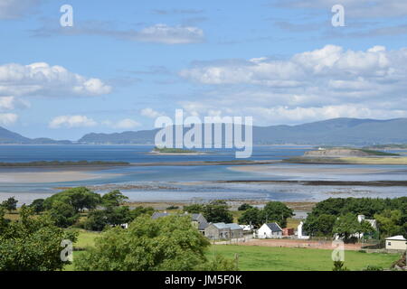 Vista della Baia di Clew dalla sommità del Croagh Patrick nella contea di Mayo, Irlanda Foto Stock