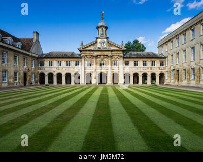 Emmanuel College Cambridge - The Clocktower and Front Court, parte dell'Università di Cambridge, Regno Unito. Fondata nel 1584. Architetto Sir Christopher Wren. Foto Stock