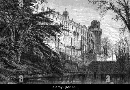 1870: Il Castello di Warwick è un castello medievale sviluppato a partire da un originale costruita da Guglielmo il Conquistatore nel 1068. Situato su un'ansa del fiume Avon, fu ricostruito in pietra nel XII e XIV secolo ed è stato usato come una roccaforte fino agli inizi del secolo XVII, Warwickshire, Inghilterra. Foto Stock