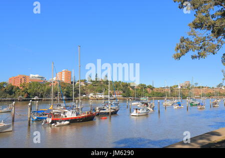 Barca ormeggiata in fiume Brisbane in Australia Brisbane. Foto Stock