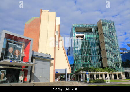 La gente visita QUT Queensland University of Technology di Brisbane in Australia. Queensland University of Technology è un ente pubblico di ricerca università individuare Foto Stock