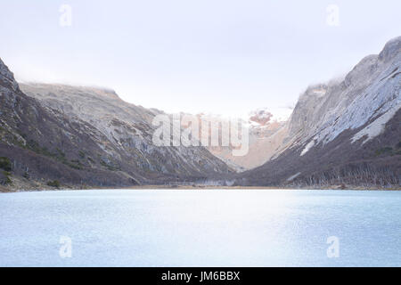 Vista del lago Smeraldo (Laguna esmeralda) in Ushuaia, Tierra del Fuego, Argentina. Foto Stock