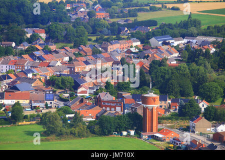 Periferia di Bruxelles vista da sopra. Paesaggio urbano classica della città belga. Foto Stock