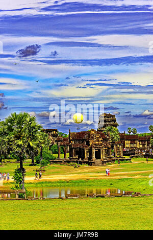 Cambogia Angkor Wat tempio interno complesso con la mongolfiera Foto Stock