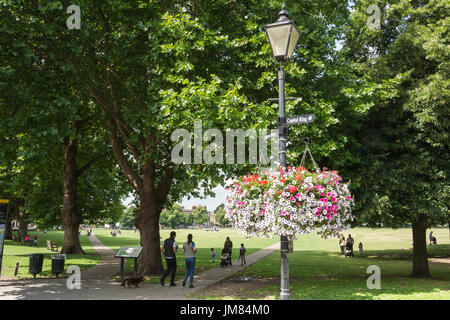 Anello di capitale del digital signage, Richmond, Surrey, England, Regno Unito Foto Stock