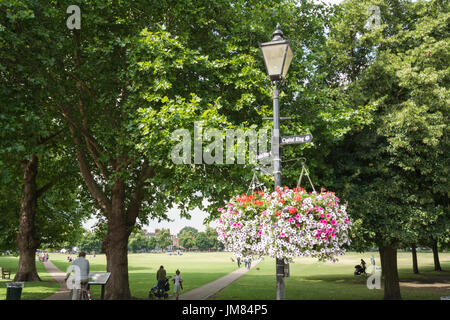 Anello di capitale del digital signage, Richmond, Surrey, England, Regno Unito Foto Stock