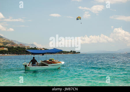 Dalmazia pittoresca spiaggia di Baska Voda in Croazia Foto Stock