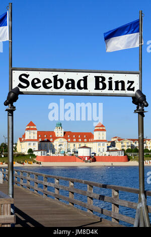 Pier e Baltici località balneare in Binz a Ruegen Isola, Meclemburgo-Pomerania Occidentale, Germania, Europa Foto Stock