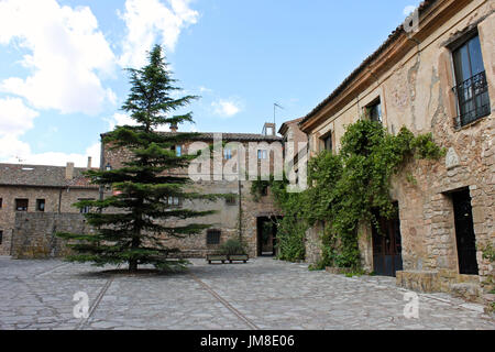 Una delle strade della città medievale di Medinaceli, in Spagna. Estate 2014 Foto Stock