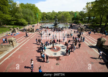 Guardando verso il basso sulla terrazza di Bethesda arcade central Park di New York City STATI UNITI D'AMERICA Foto Stock