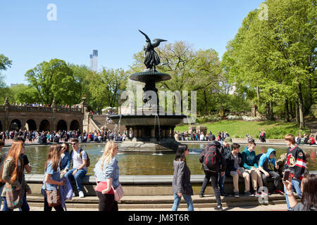 Angelo di acque fontana Bethesda terrace central Park di New York City STATI UNITI D'AMERICA Foto Stock