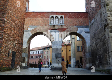 Pusterla di Sant'Ambrogio, un medioevo porta della città di Milano Foto Stock