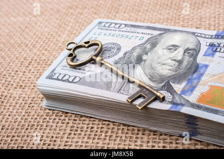 In stile retrò posti chiave di un fascio di US dollar Foto Stock